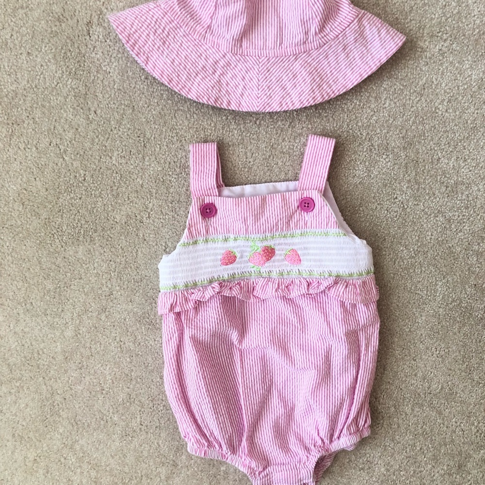 Strawberry summer baby girl outfit size 3-6 months